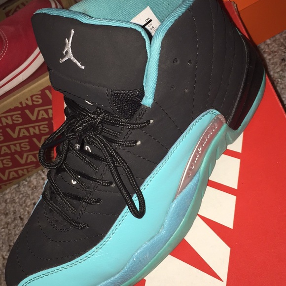Jordan retro 12’s hyper jade - Picture 2 of 4